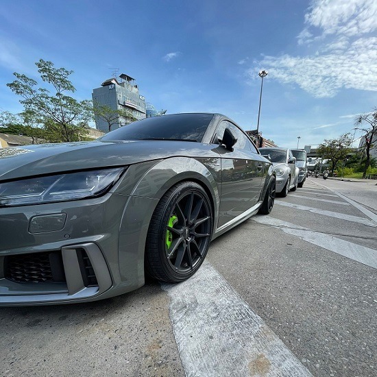Diamond Auto Service พระรามเก้า-นวมินทร์ - ใส่ชุดเบรคหน้า Audi TTRS