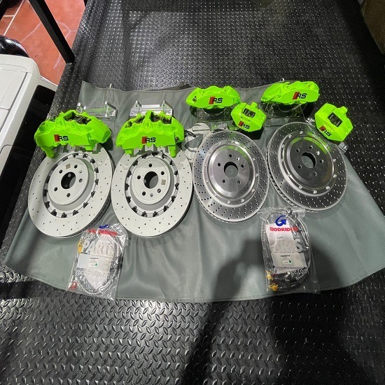 ใส่ชุดเบรคหน้า Audi TTRS - บริษัท ไดมอนด์ ออโต้ เซอร์วิส คาร์ จำกัด - ใส่ชุดเบรคหน้า Audi TTRS  ชุดเบรคหน้า AUDI RS3 TTRS  ใส่เบรคออดี้  Audi TT mk3 2020 